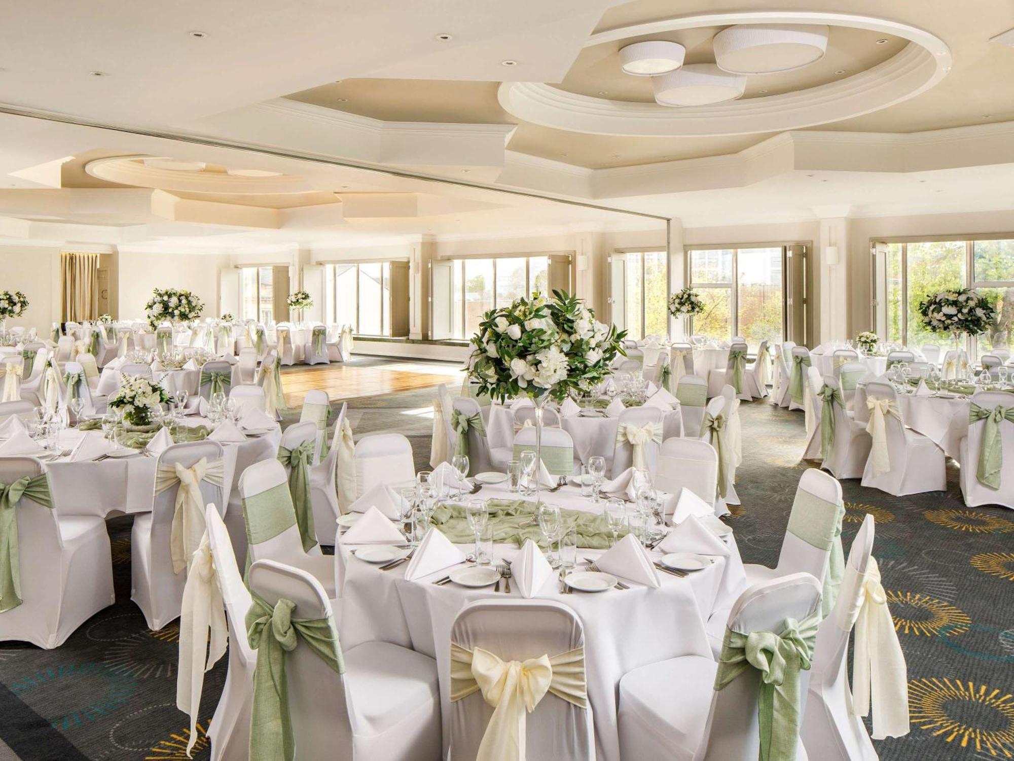 Mercure Bedford Centre Hotel Ngoại thất bức ảnh