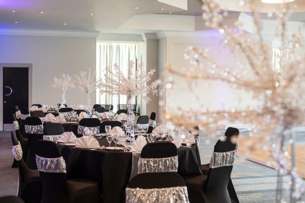 Mercure Bedford Centre Hotel Ngoại thất bức ảnh
